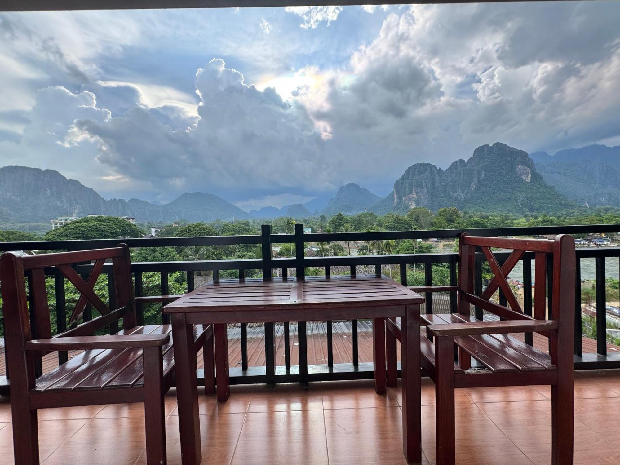 Vang Vieng Santara Backpackers Hostel Bagian luar foto